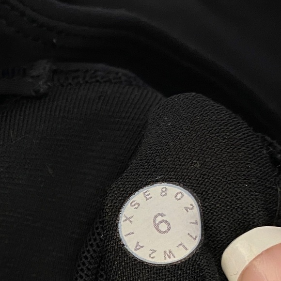 Lululemon || Run The Day Bra Mesh Strappy Black 6 - Picture 6 of 6